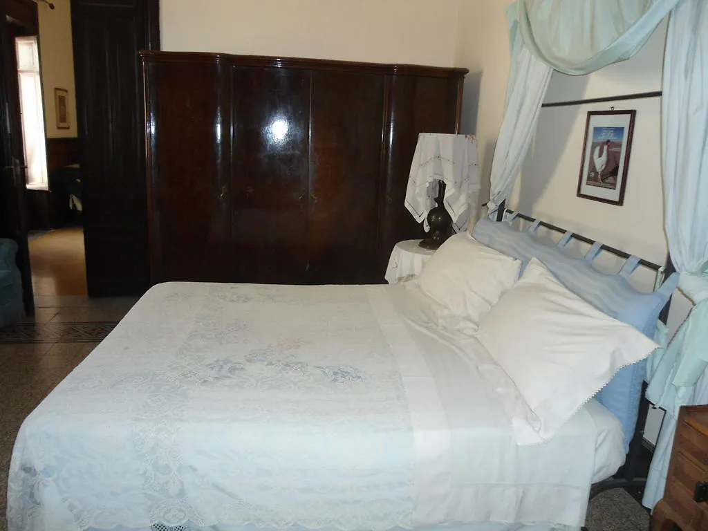 Bed and Breakfast Rosella Bianchi Palermo 2*,  Italia